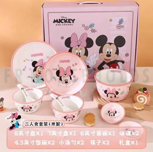 Walt Disney Minnie 10-Piece Porcelain Dinner Set
