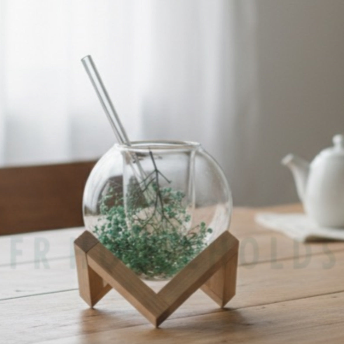 250ml Globe Shape Iced Tea Glass with Wooden Stand – Elegant & Aesthetic Drinkware