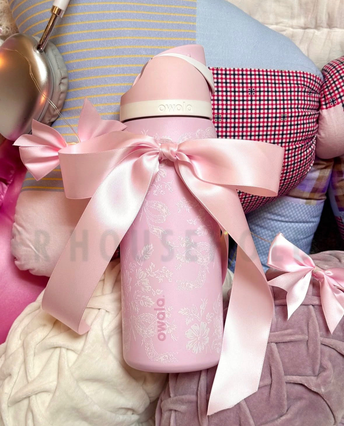 Owala FreeSip® Water Bottle - 32oz | Pink Ribbon Toile | Urban Outfitters