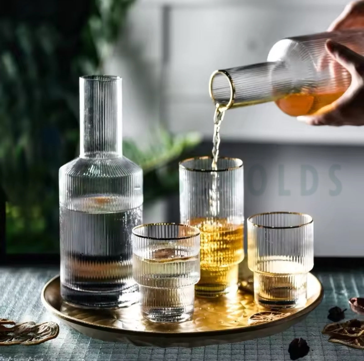 Vintage Optic 5-Piece Decanter Set